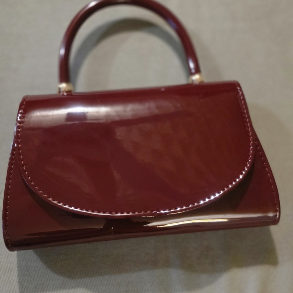 Elegant Mini Burgandy Clutch! - Picture 4 of 14